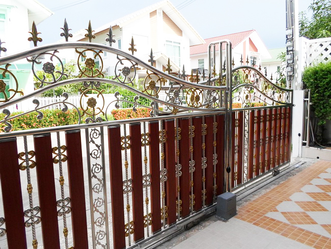 บริษัท แด็ด ออโต้ดอร์ จำกัด ติดตั้งประตูรีโมท